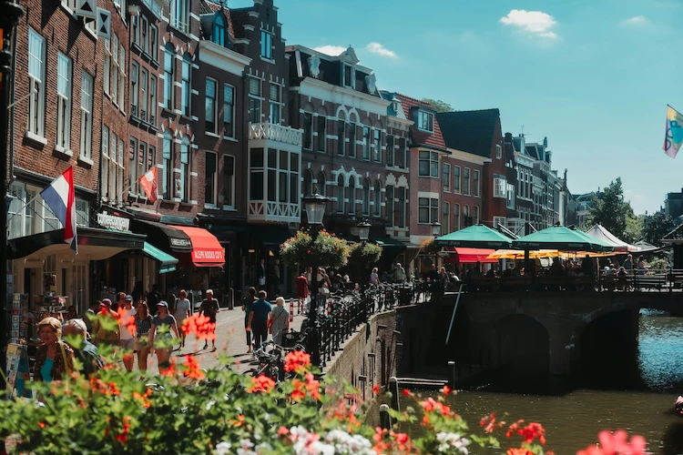 Gevelrenovatie in Utrecht zelf uitvoeren met professioneel materiaal