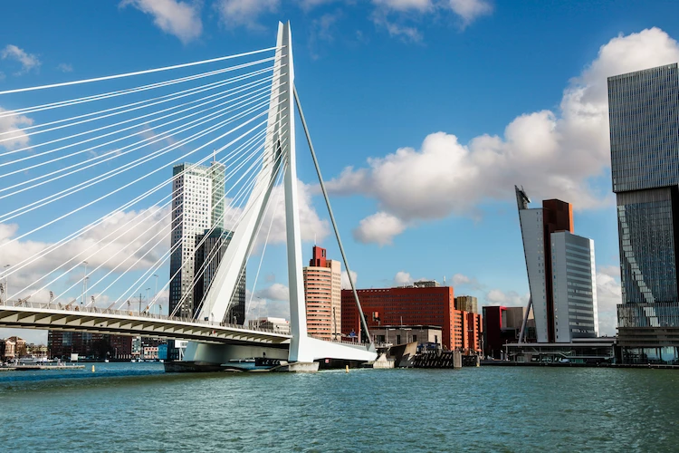 Gevelrenovatie in Rotterdam uitvoeren met compleet renovatiepakke